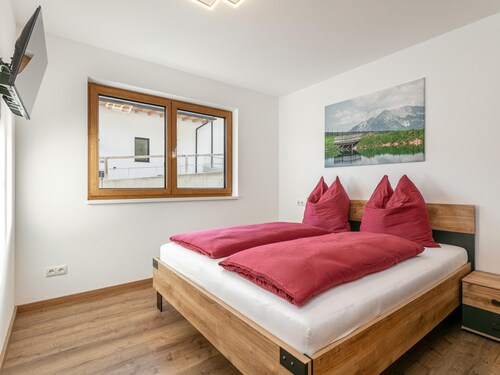 Modern Alpine Apartment | 110m to Ski Bus