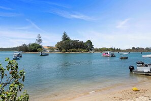 Beach - Chambers River Waterfront Retreat (Maroochydore Region)