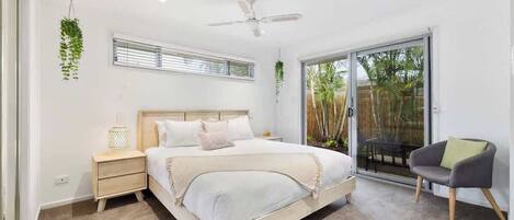 Desk, iron/ironing board, WiFi, bed sheets