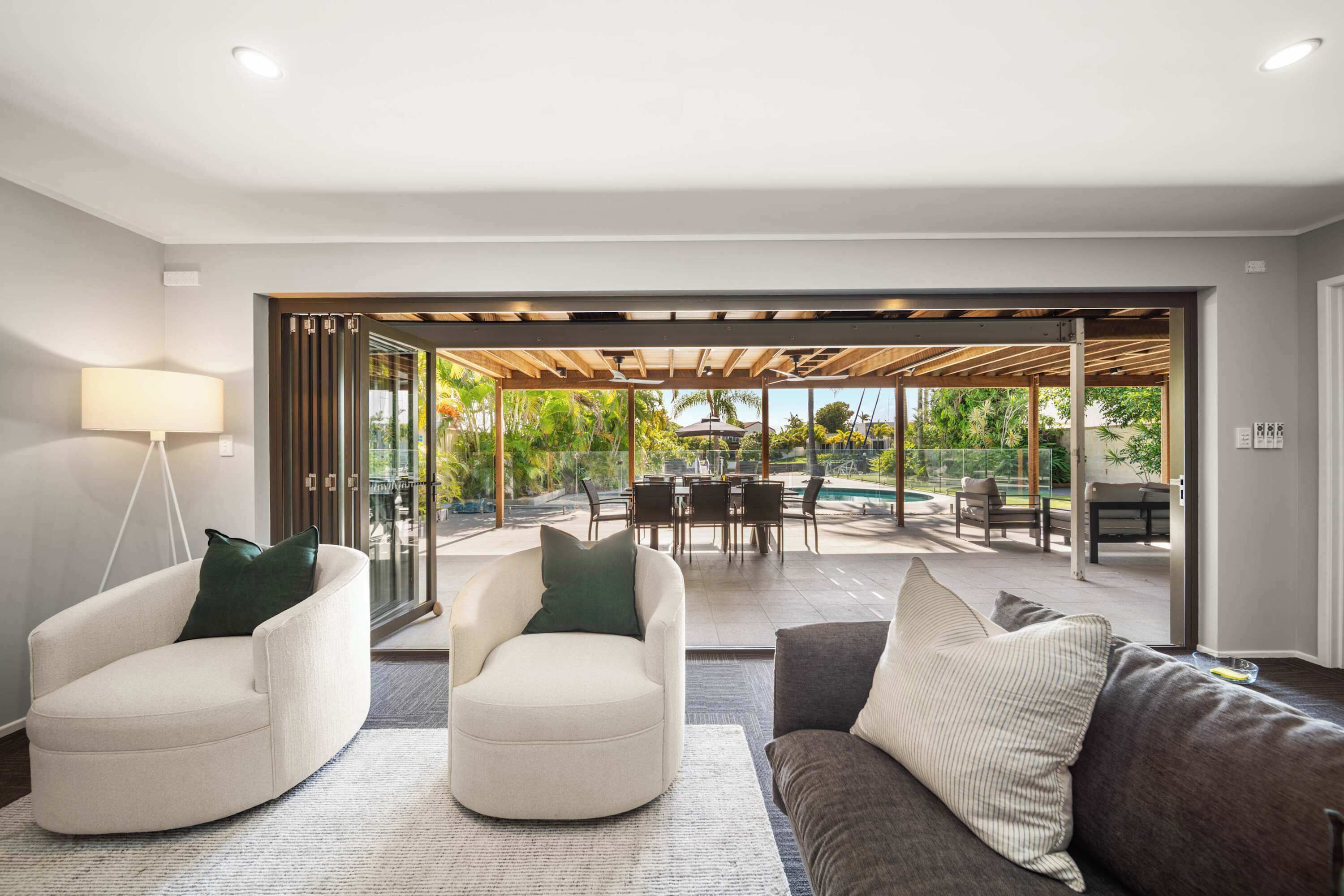 TV, lareira, escritórios