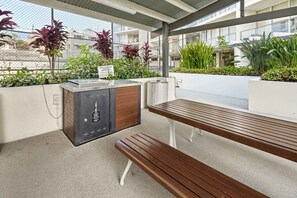 Outdoor dining - Aspect - Luxury Escape in Happy Valley (Caloundra Region)