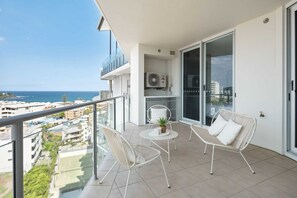 Property grounds - Aspect - Luxury Escape in Happy Valley (Caloundra Region)