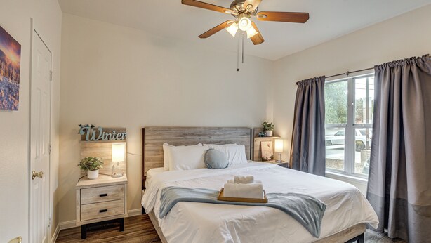 Room - Suburban San Antonio Stay Near Parks & Hospitals (San Antonio)