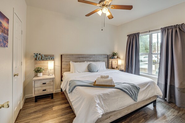 Iron/ironing board, Internet, bed sheets - Suburban San Antonio Stay Near Parks & Hospitals (San Antonio)