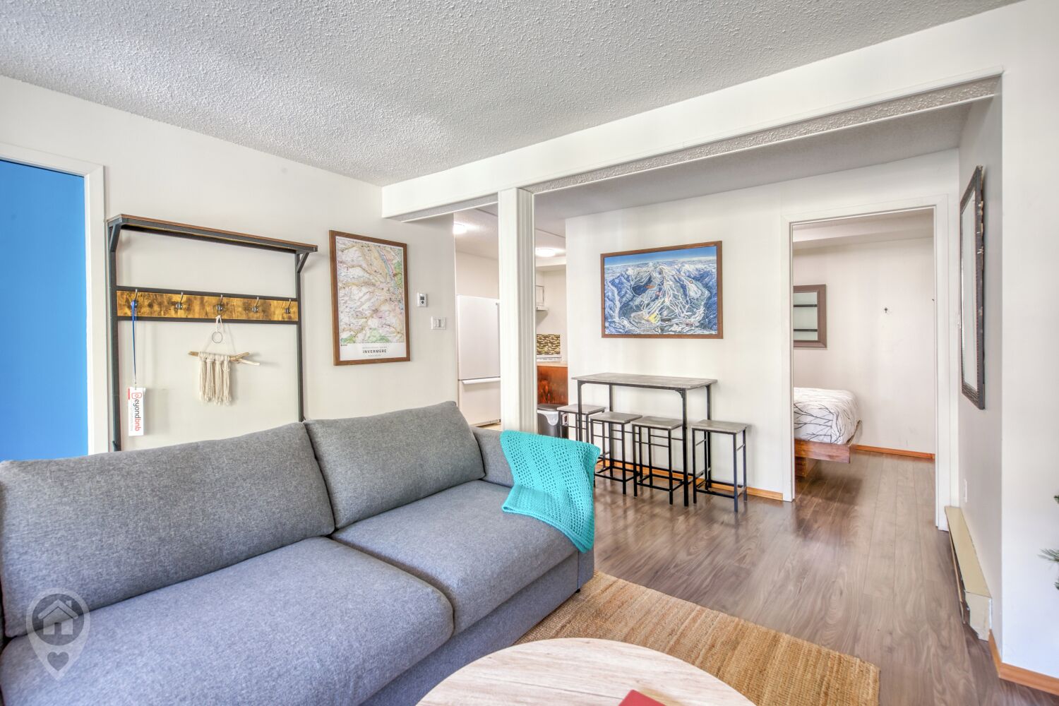 Televisie en een open haard