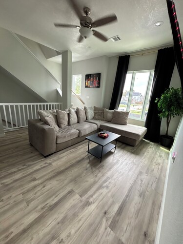 The Canvas• Modern 4BR Retreat + Rooftop