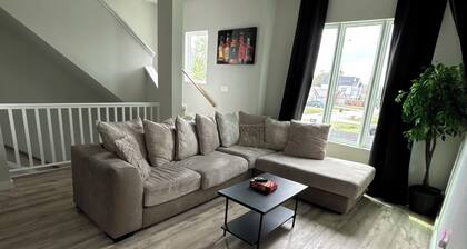 The Canvas• Modern 4BR Retreat + Rooftop