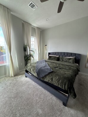 4 bedrooms, WiFi, bed sheets - The Canvas• Modern 4BR Retreat + Rooftop (HOUSTON)