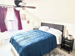 Desk, iron/ironing board, free WiFi, bed sheets - Irondequoit Bay house: Spacious 3BR/2BA Getaway (Irondequoit)