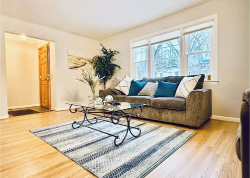 Irondequoit Bay house: Spacious 3BR/2BA Getaway