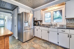 Fridge, microwave, stovetop, coffee/tea maker - 15 Mi to TIEC: Lake House w/ Dock & Patio! (Landrum)