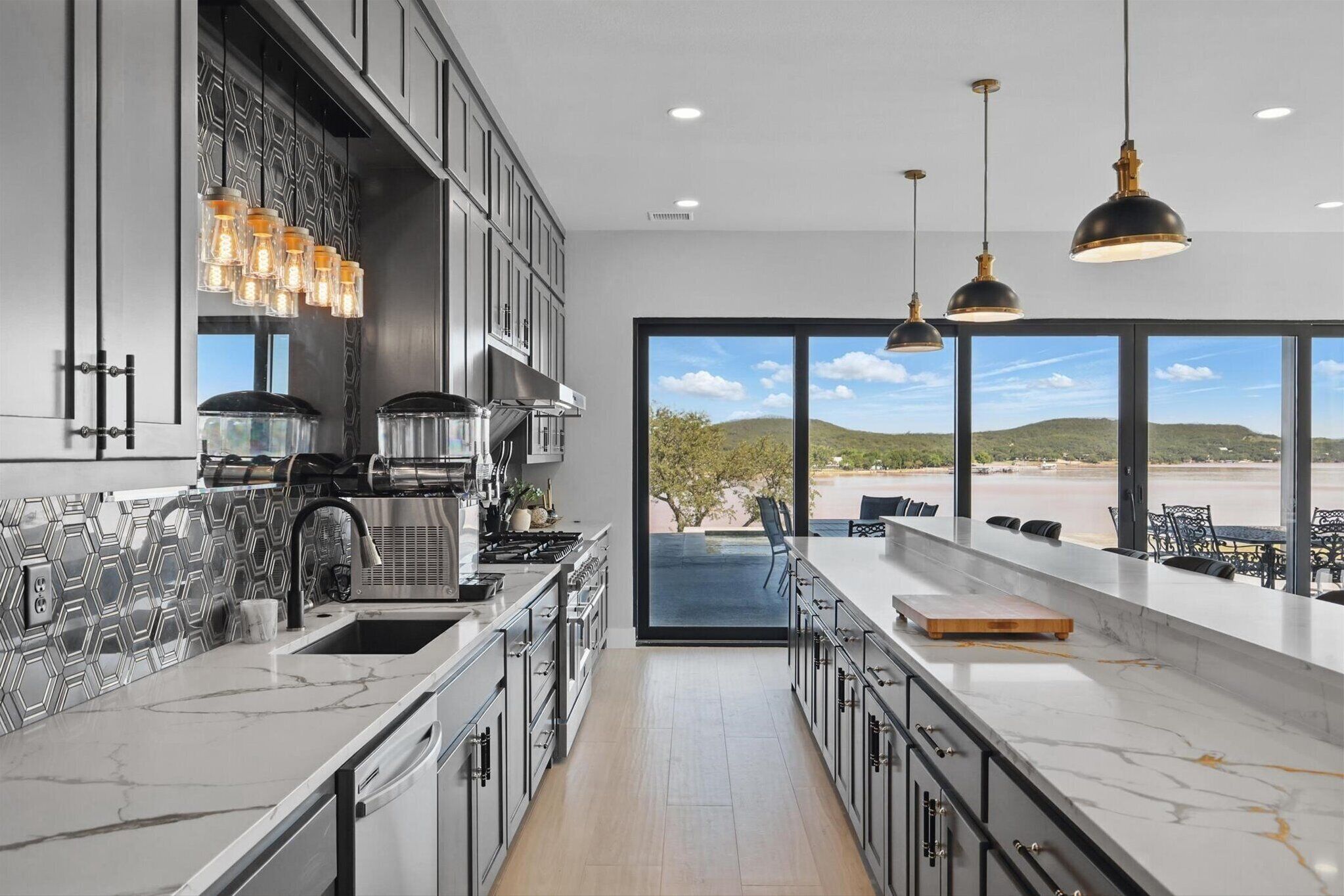 Micro-ondes, four, plaque de cuisson, lave-vaisselle