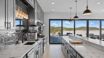 Micro-ondes, four, plaque de cuisson, lave-vaisselle