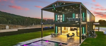 Lakefront resort home. Sleeps 26+! Boat dock, kayaks, pool, hot tub & more!