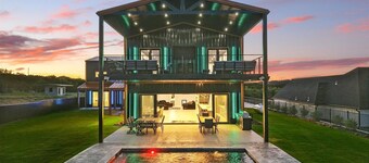 Lakefront resort home. Sleeps 26+! Boat dock, kayaks, pool, hot tub & more!