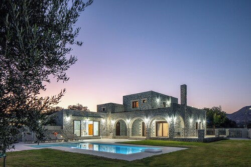 Ampelonas Vilana stone vila Nature-inspired retreat!
