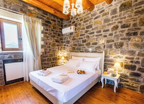 Iron/ironing board, WiFi, bed sheets - Ampelonas Vilana stone vila Nature-inspired retreat! (Koxare)