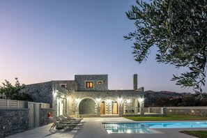 Pool - Ampelonas Vilana stone vila Nature-inspired retreat! (Koxare)