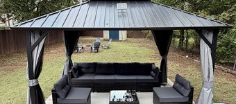 Fun, entertaining home with game room near Fort Sill, restaurants, & shopping.