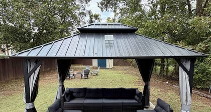 Fun, entertaining home with game room near Fort Sill, restaurants, & shopping.