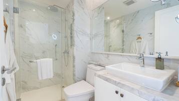 Studio, Balkon, eingeschränkter Meerblick | Badezimmer