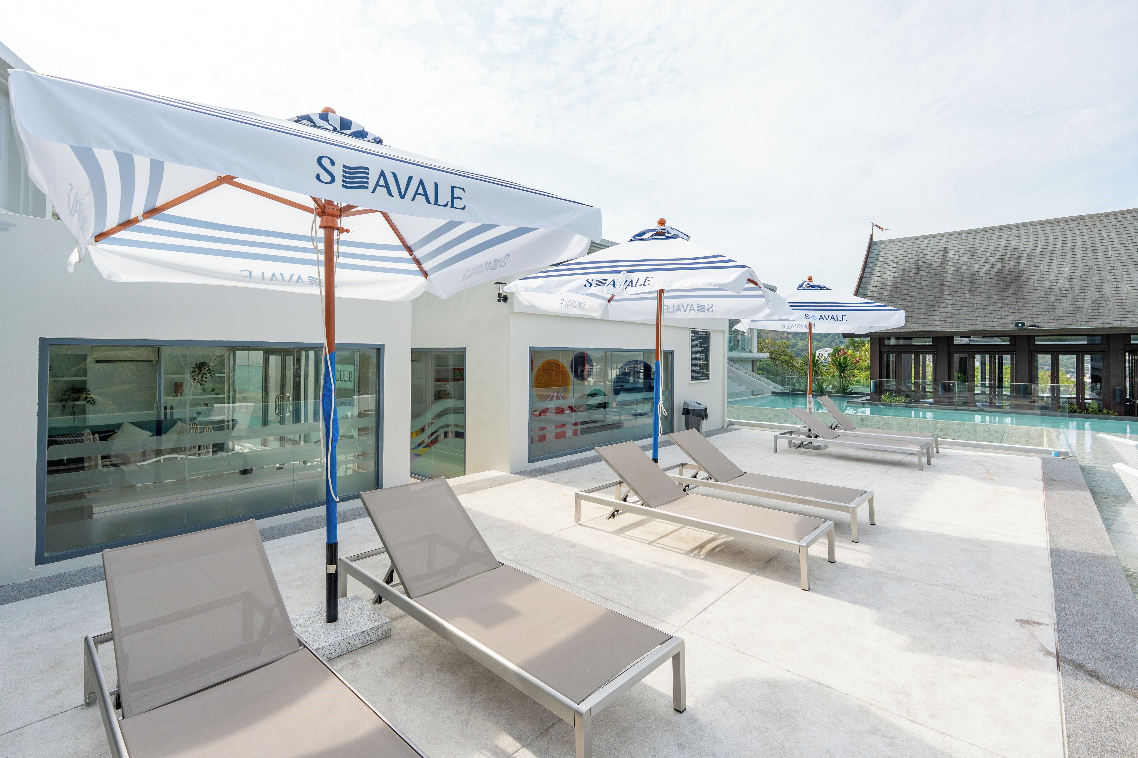 Outdoor pool, pool umbrellas, sun loungers