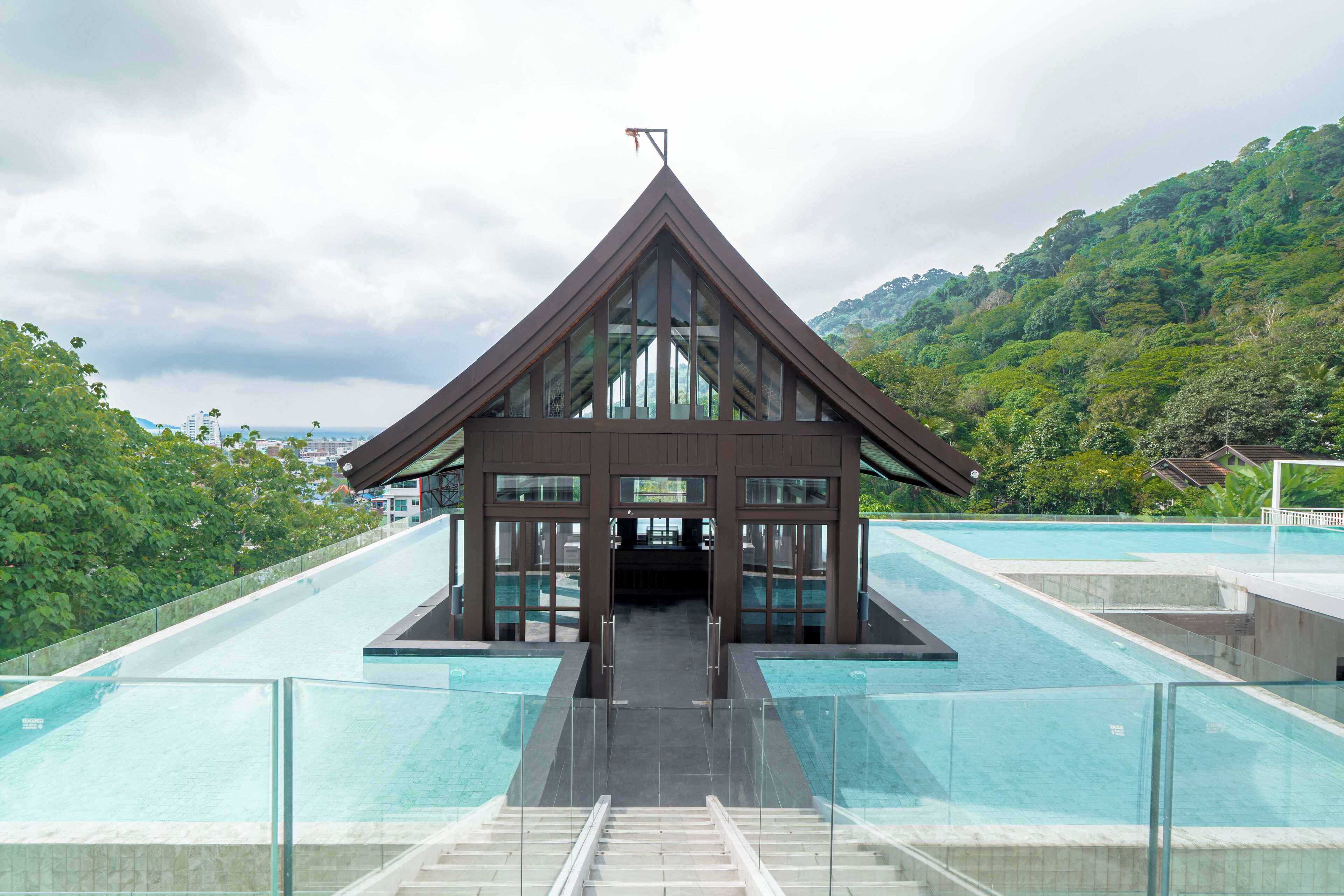 Bar junto a la piscina