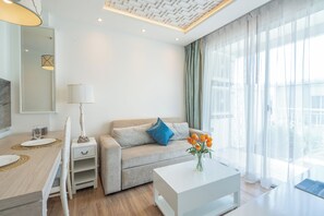 LED TV - Seavale Patong Phuket (Patong)