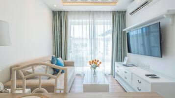 Studio, Balkon, eingeschränkter Meerblick | Wohnbereich