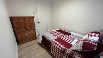 Bureau, lit de bébé portatif, accès au Wi-Fi (inclus), literie fournie