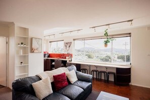 Living area - Valley View 6 | Lenah Valley (Hobart City)
