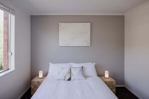 Iron/ironing board, bed sheets - Valley View 6 | Lenah Valley (Hobart City)