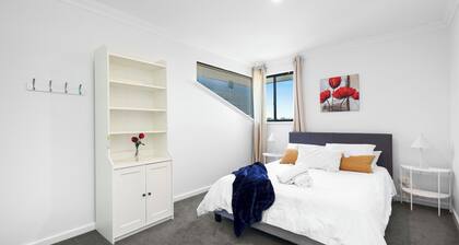 The Monaco Mansion Dianella - Sepal Stay