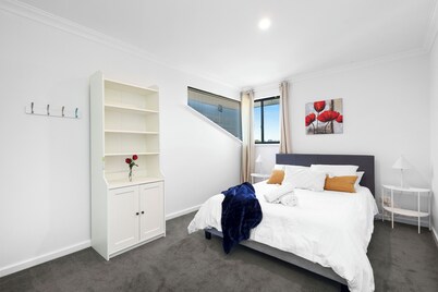 The Monaco Mansion Dianella - Sepal Stay