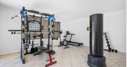 The Monaco Mansion Dianella - Sepal Stay