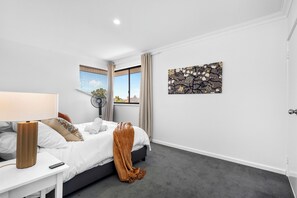 House | 4 bedrooms - The Monaco Mansion Dianella - Sepal Stay (Perth)