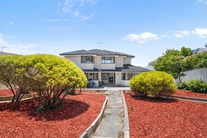 House | 4 bedrooms - The Monaco Mansion Dianella - Sepal Stay (Perth)