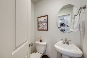 Hair dryer, towels - 2 Mi to Beaver Creek Resort! All-Season Retreat (Avon)