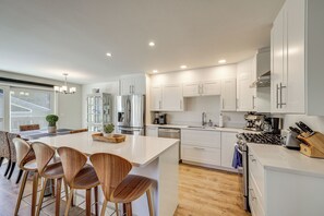 Coffee/tea maker, fridge, microwave, stovetop - 2 Mi to Beaver Creek Resort! All-Season Retreat (Avon)