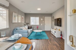 TV - Pet-Friendly Apt w/ Fenced Yard in Melrose Hill! (Los Angeles)