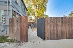 Terrace/patio - Pet-Friendly Apt w/ Fenced Yard in Melrose Hill! (Los Angeles)