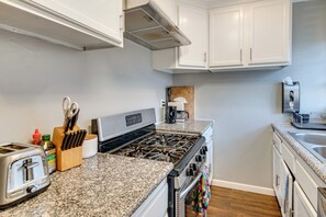 Coffee/tea maker, cookware/dishes/utensils, dining tables - Pet-Friendly Apt w/ Fenced Yard in Melrose Hill! (Los Angeles)
