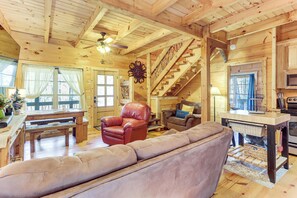 TV, stereo - Newly Refreshed! Suches Cabin w/ Deck, Fire Pit (Suches)