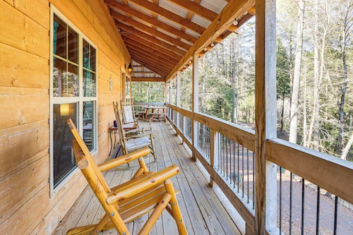 Newly Refreshed! Suches Cabin w/ Deck, Fire Pit