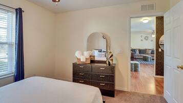 2 bedrooms, iron/ironing board, internet, bed sheets