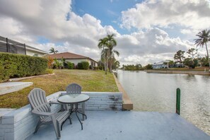 Outdoor dining - Fishing Dock & Pool: Waterfront Cape Coral Retreat (Cape Coral)