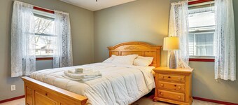 12 Mi to St Paul: Pet-Friendly Home w/ Backyard