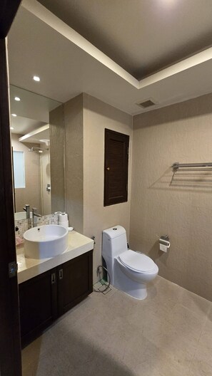 Condo, 1 Bedroom, Smoking, Balcony | Bathroom - Samui Home Apartmán v Meste Plai Laem Koh Samui (Koh Samui)