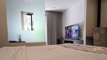 Condo, 1 Bedroom, Smoking, Balcony | Room amenity