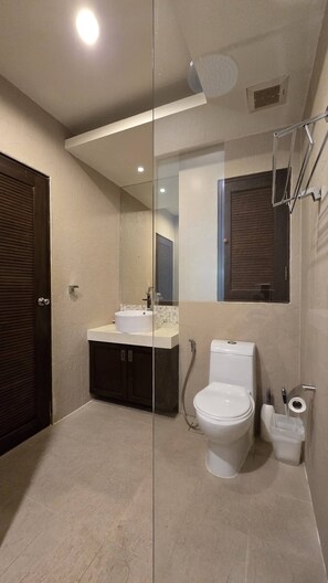 Condo, 1 Bedroom, Smoking, Balcony | Bathroom - Samui Home Apartmán v Meste Plai Laem Koh Samui (Koh Samui)
